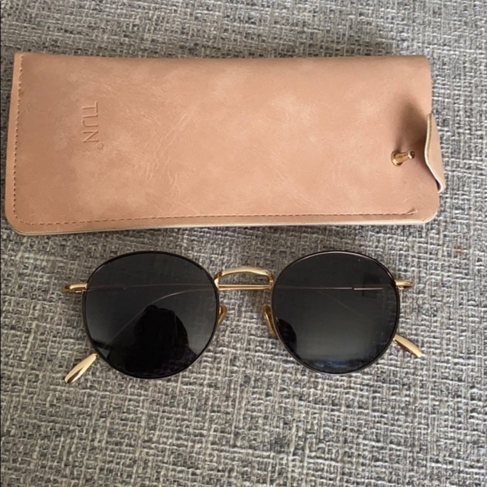 Henk Classic Black Round Gold Frame Sunglasses